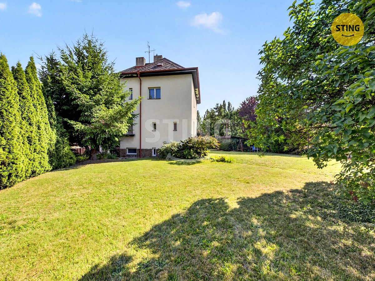 Prodej rodinného domu 270 m², pozemek 870 m² – fotografie 2