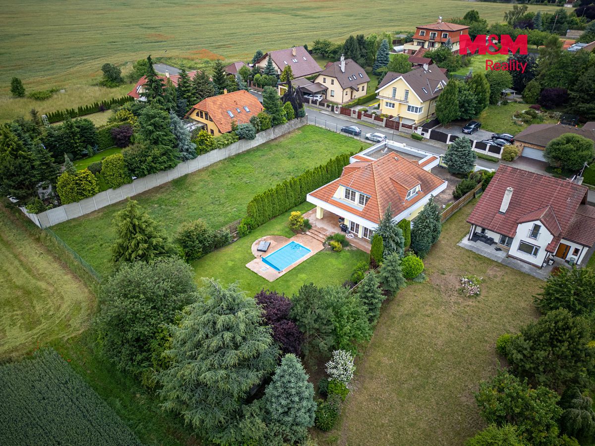 Prodej rodinného domu 262 m², pozemek 1097 m² – fotografie 3