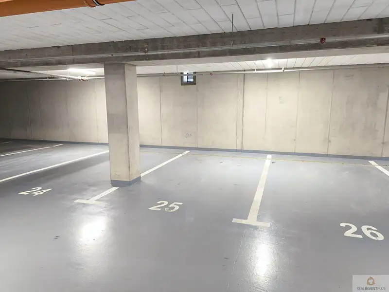Pronájem garážového stání 12 m², Olomouc – náhled fotky 1