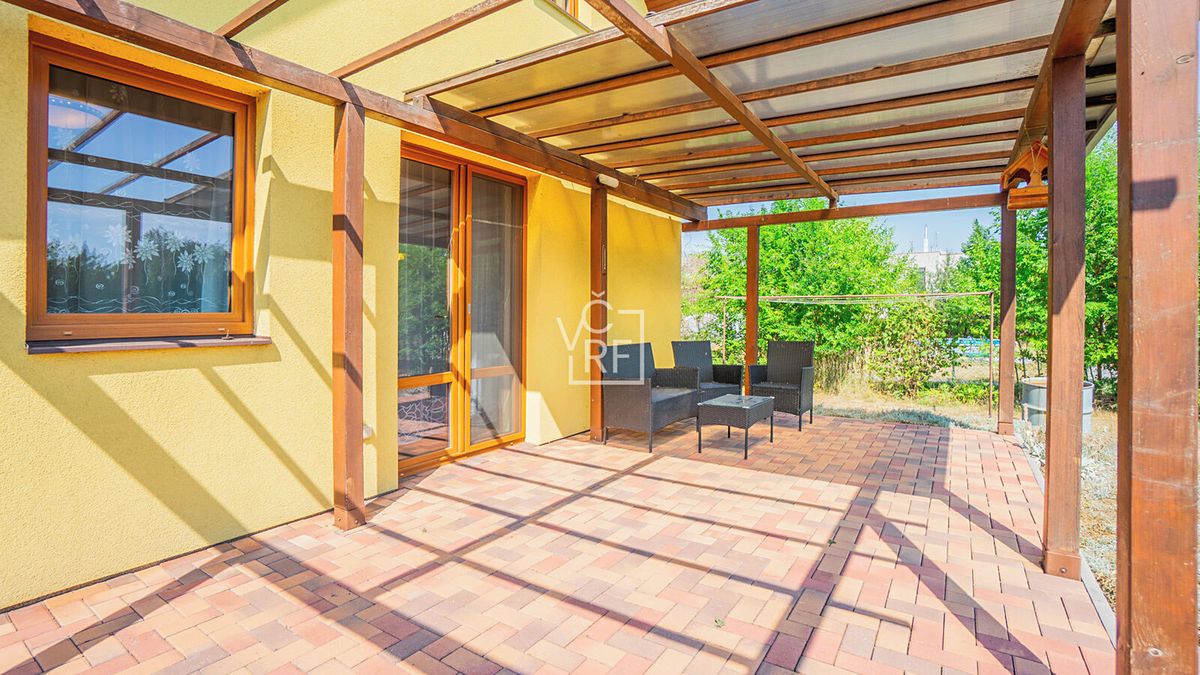Prodej rodinného domu 175 m², pozemek 889 m² – fotografie 3