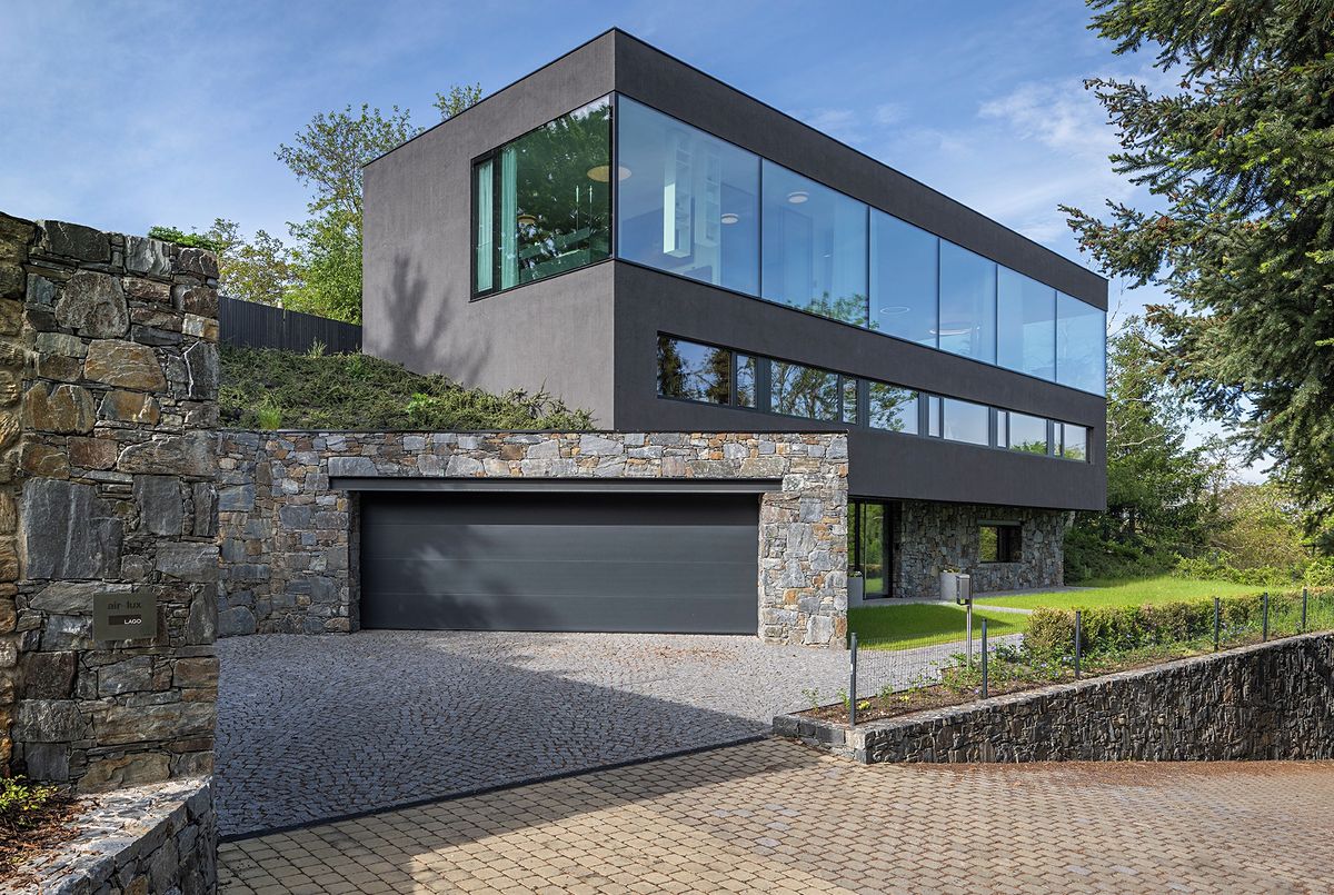 Prodej vily 575 m², pozemek 825 m² – fotografie 2