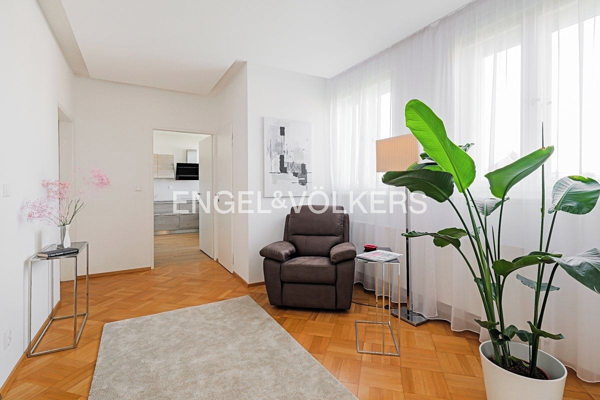 Pronájem bytu 4+1 142 m² – fotografie 3