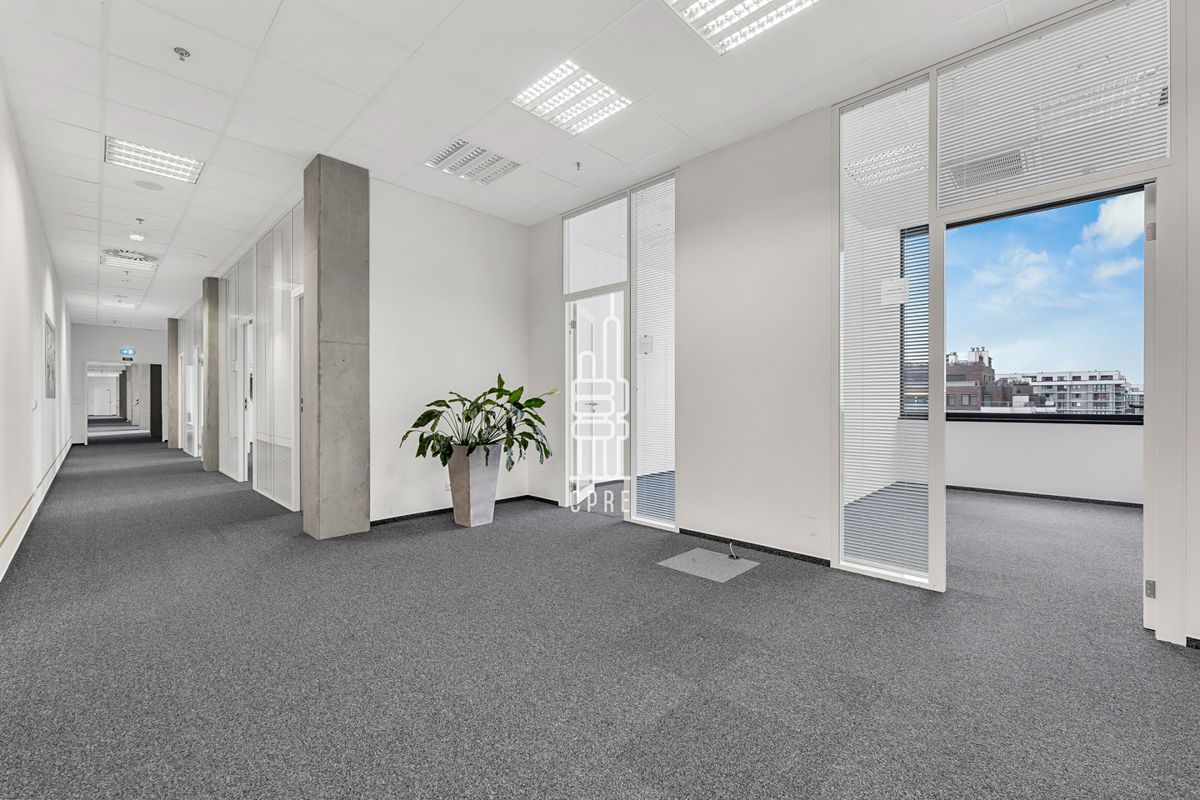 Pronájem kanceláře 1870 m² – fotografie 5