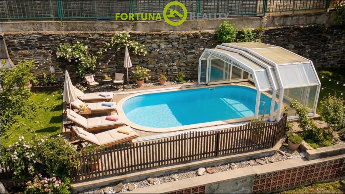Prodej rodinného domu 206 m², pozemek 692 m² – fotografie 2