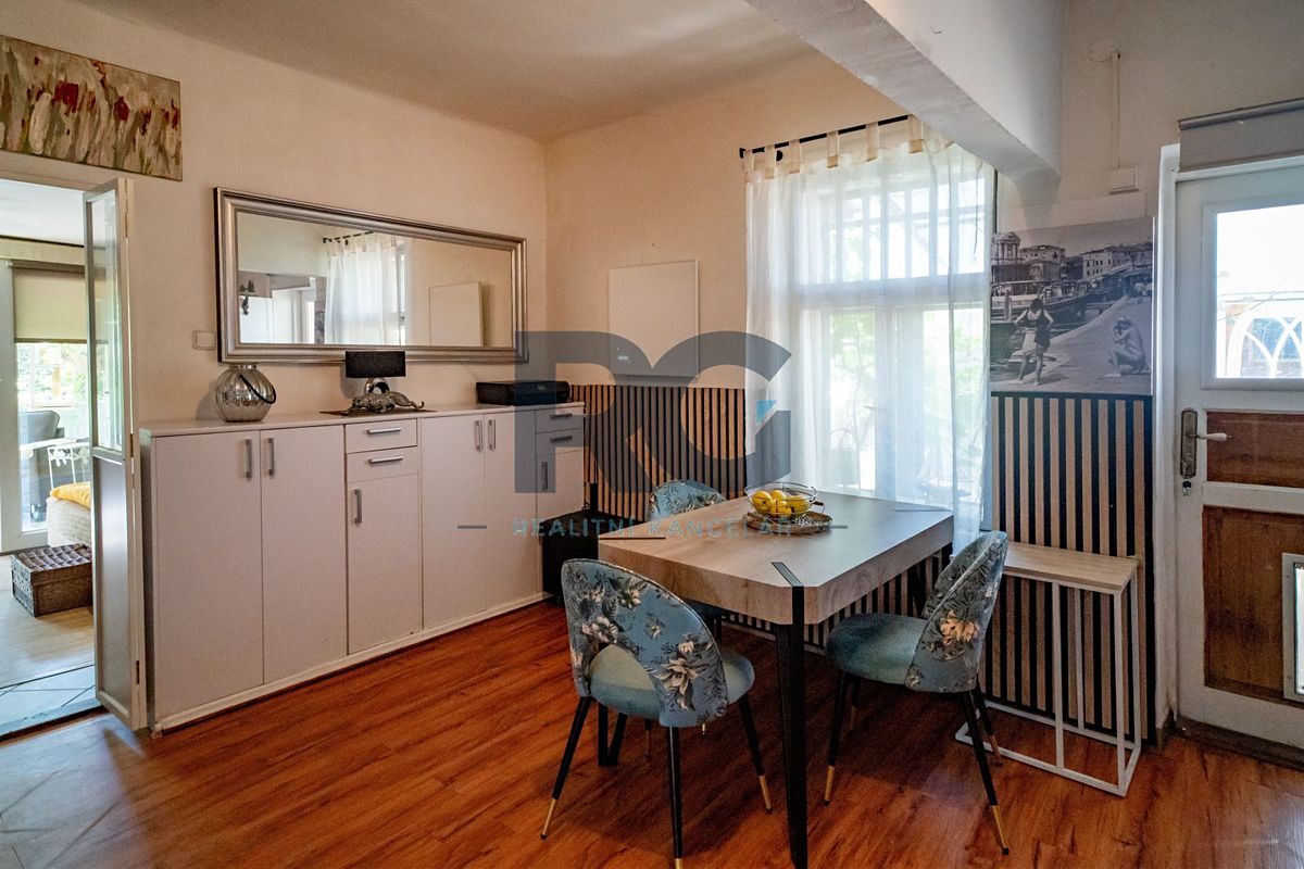 Prodej rodinného domu 822 m², pozemek 1422 m² – fotografie 3