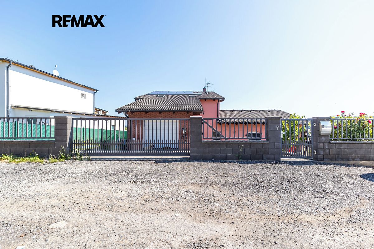 Prodej rodinného domu 228 m², pozemek 919 m²