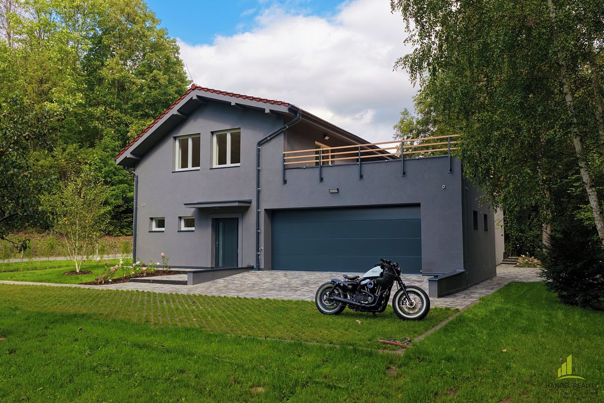 Prodej rodinného domu 284 m², pozemek 826 m² – fotografie 2