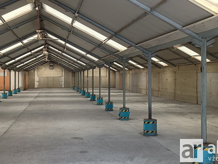Pronájem komerčního prostoru, 726 m² (1 z 16)