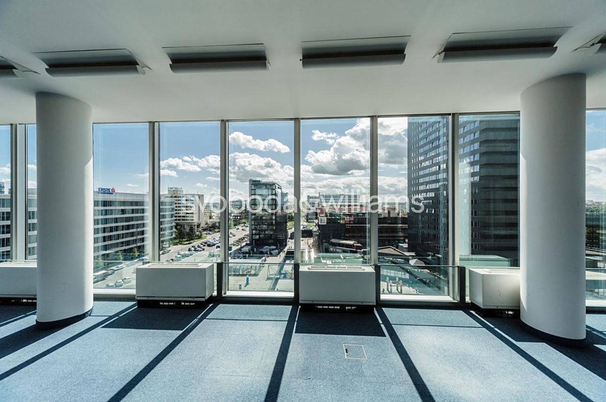 Pronájem kanceláře 733 m²