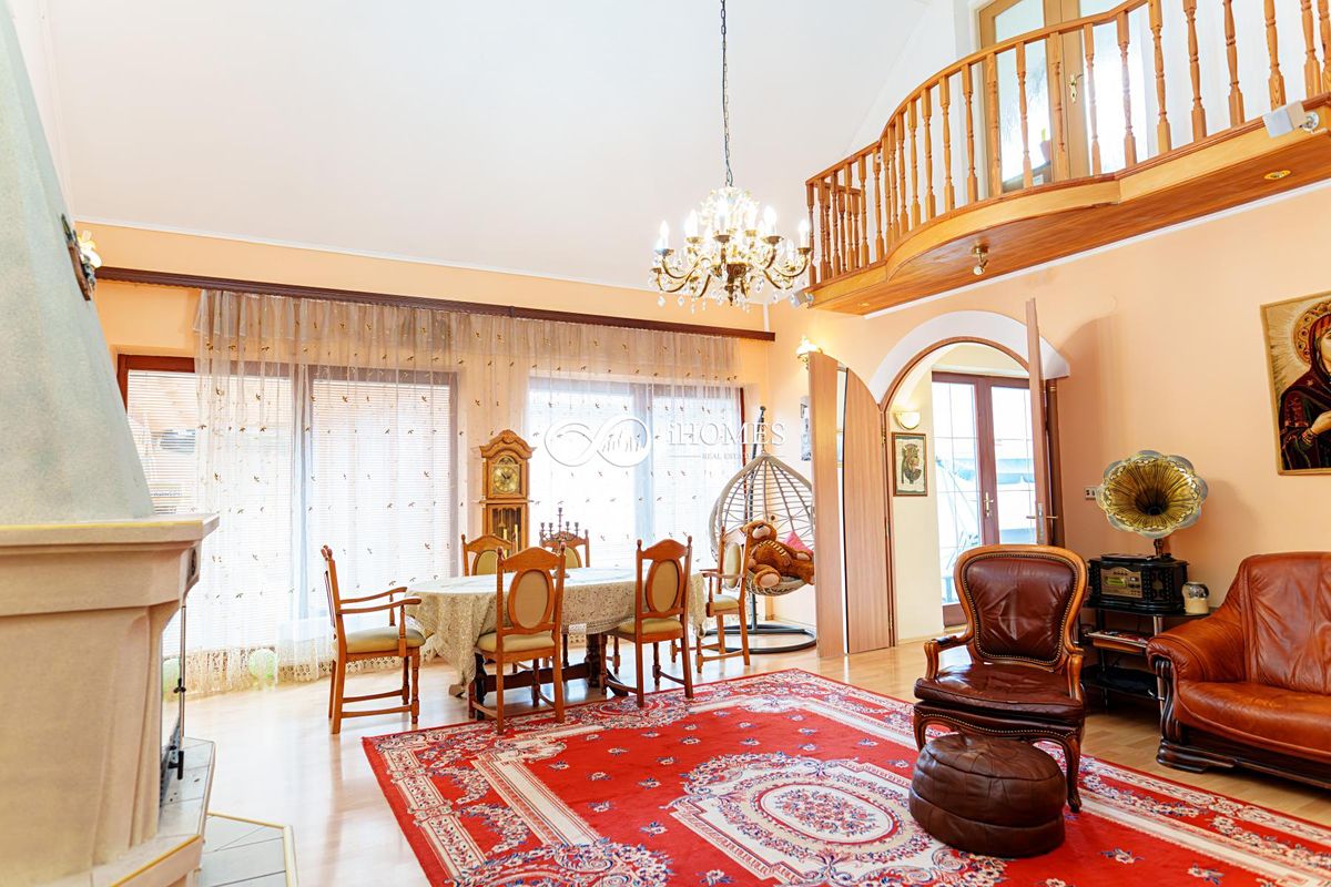 Prodej rodinného domu 226 m², pozemek 263 m² – fotografie 3