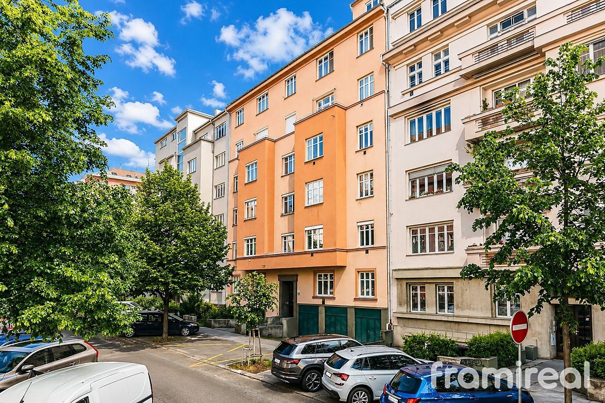 Prodej garáže 18 m² – fotografie 3