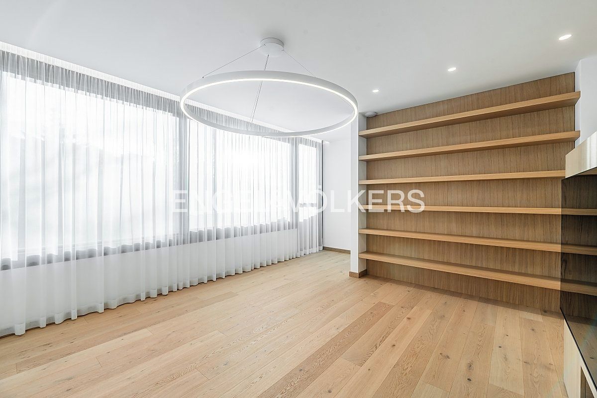 Pronájem bytu 4+kk 138 m² – fotografie 4