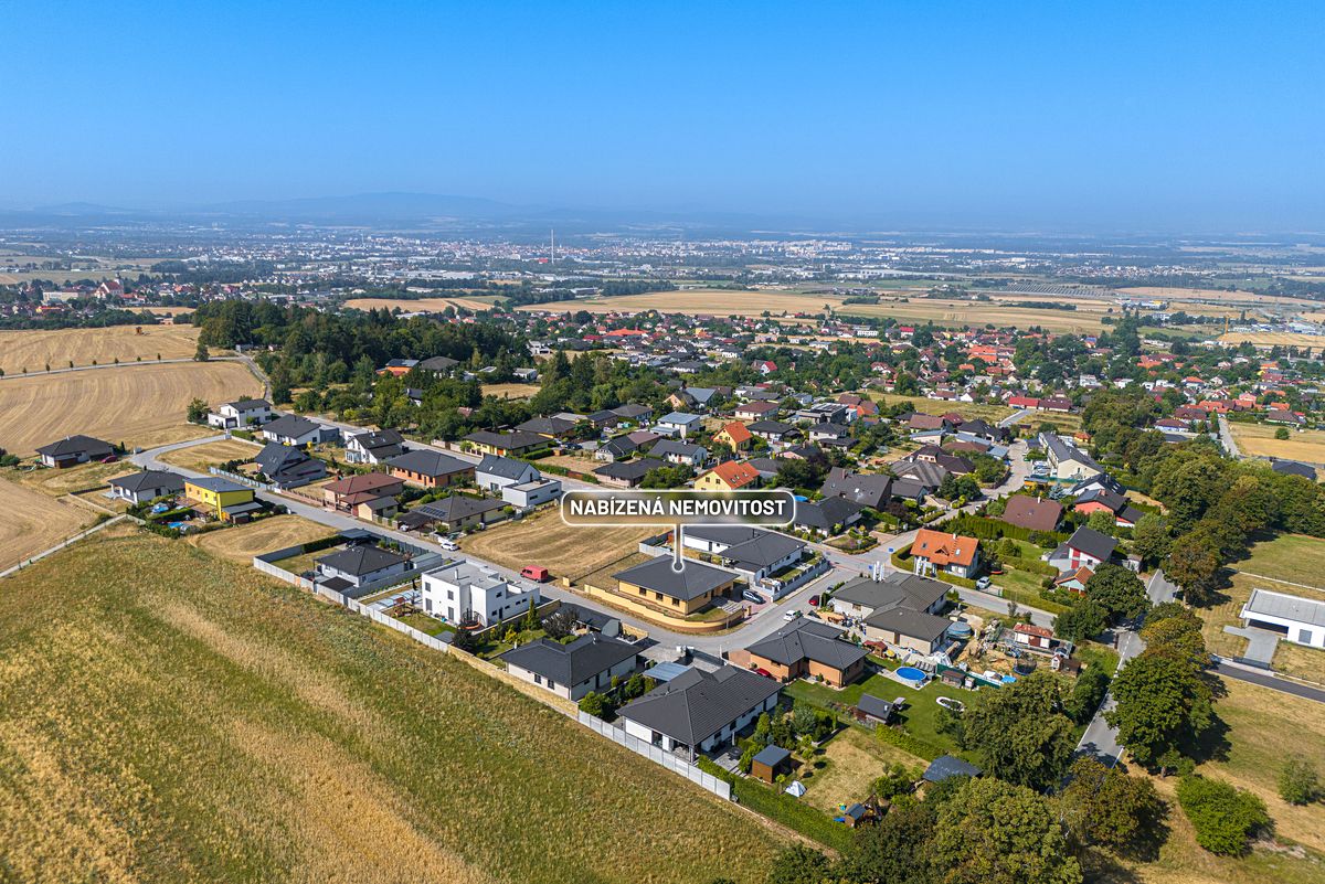 Prodej rodinného domu 193 m², pozemek 815 m² – fotografie 2