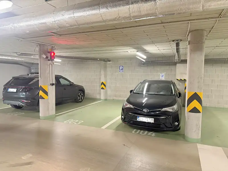 Pronájem garážového stání 12 m², Praha – náhled fotky 2