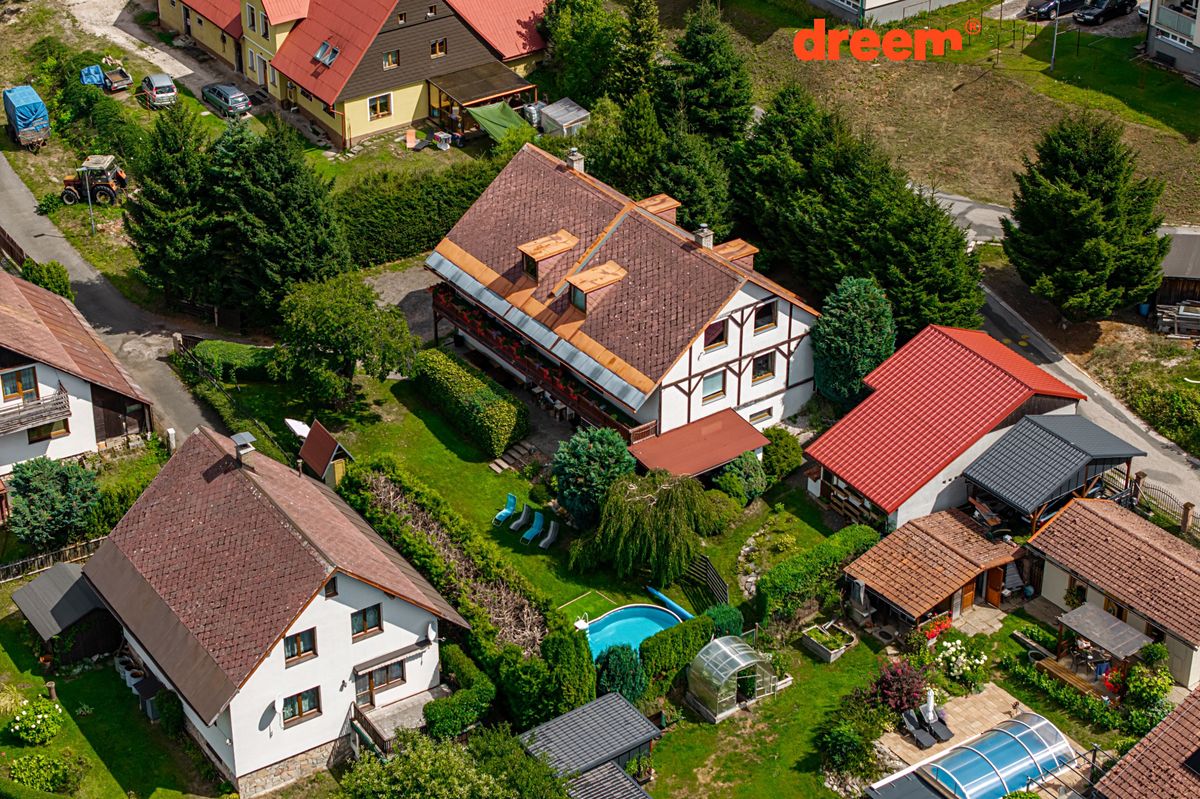 Prodej rodinného domu 600 m², pozemek 1197 m² – fotografie 2