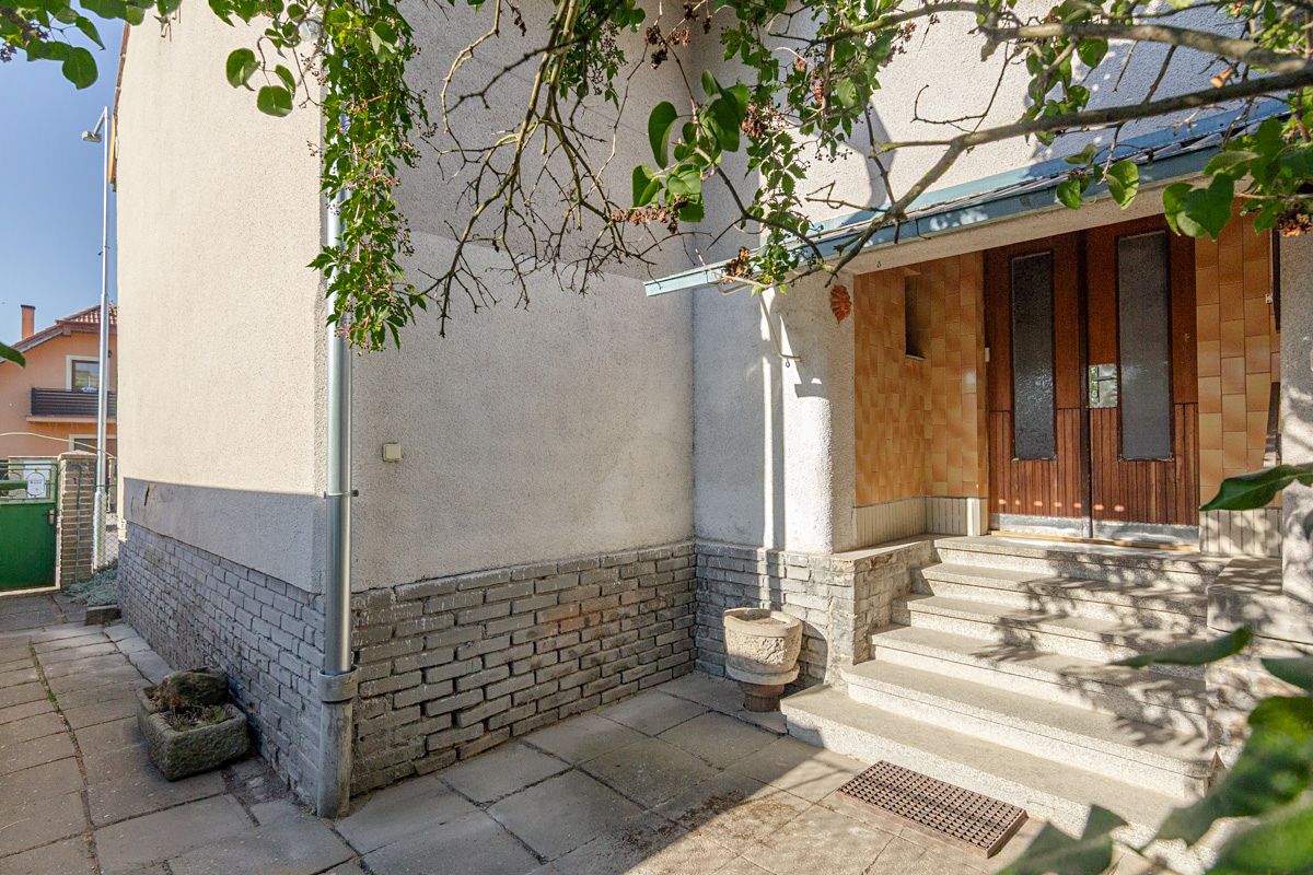 Prodej rodinného domu 140 m², pozemek 1584 m² – fotografie 2