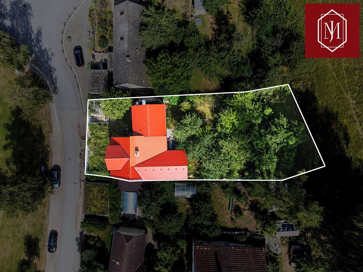 Prodej rodinného domu 199 m², pozemek 575 m² – fotografie 2