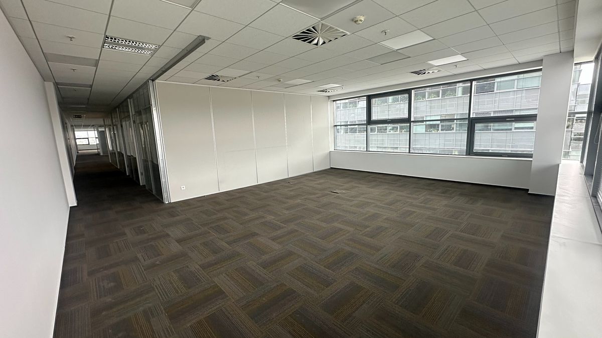 Pronájem kanceláře 409 m² – fotografie 2