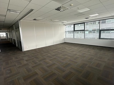 Pronájem komerčního prostoru, 409 m² (2 z 17)