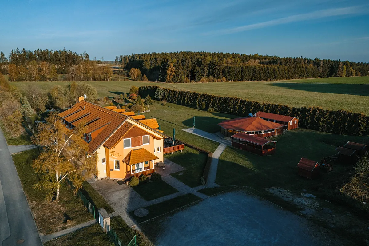 Prodej rodinného domu 280 m², pozemek 8138 m² — fotografie 3