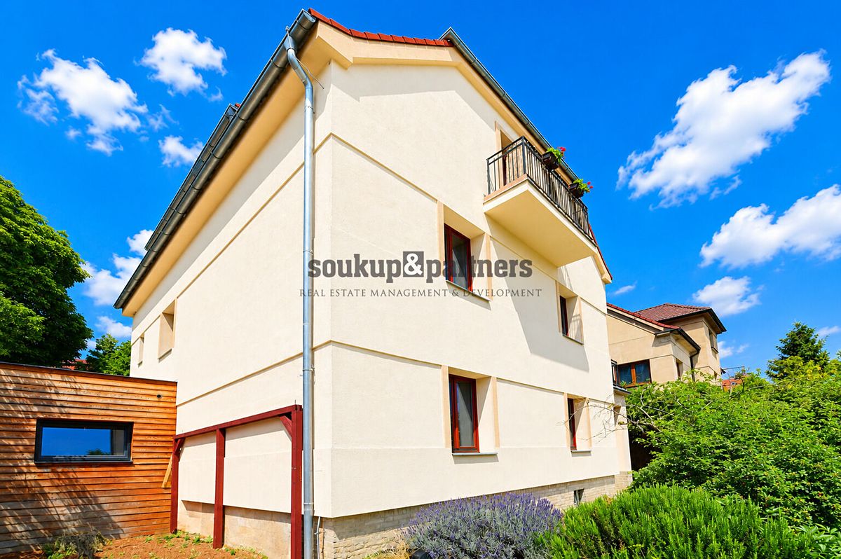 Prodej rodinného domu 352 m², pozemek 421 m² – fotografie 3