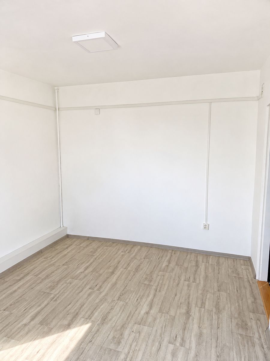 Pronájem obchodního prostoru 16 m² – fotografie 2