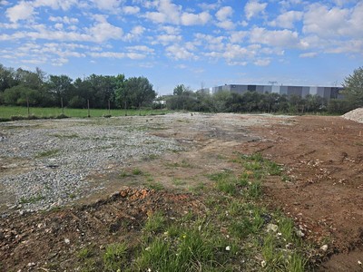 Prodej  komerčního pozemku 1 617 m²