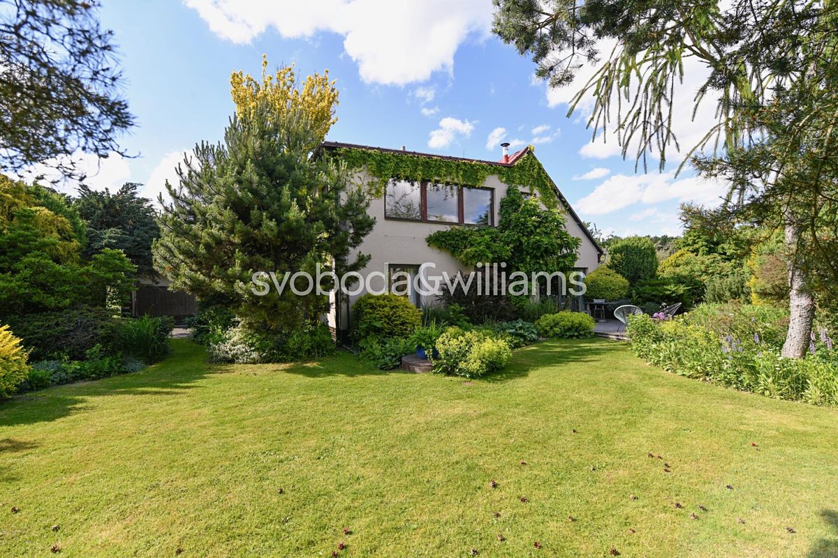 Prodej rodinného domu 349 m², pozemek 2358 m² – fotografie 2