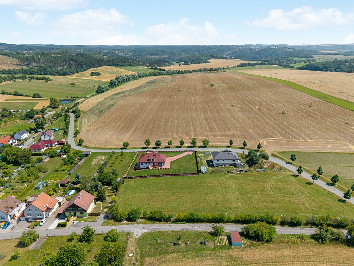 Prodej stavebního pozemku 670 m² – fotografie 2