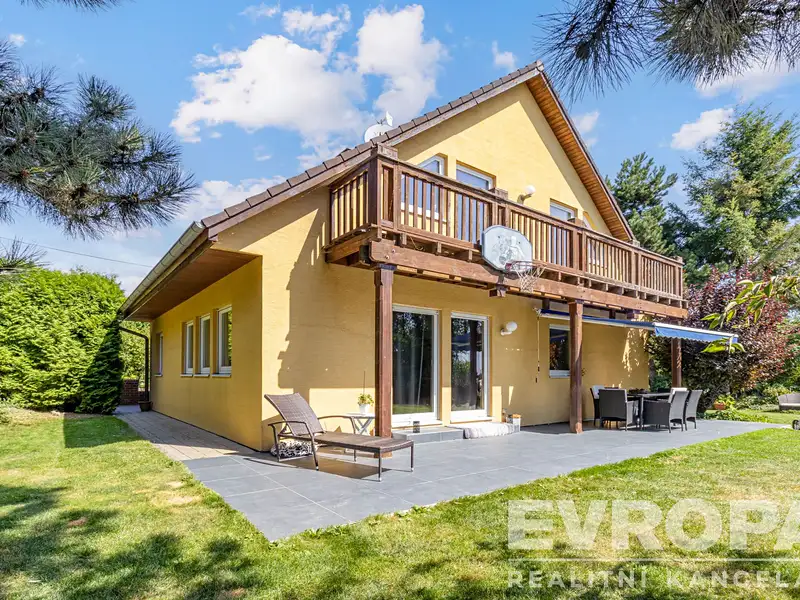 Prodej rodinného domu 225 m², pozemek 1197 m², Hybrálec – náhled fotky 1