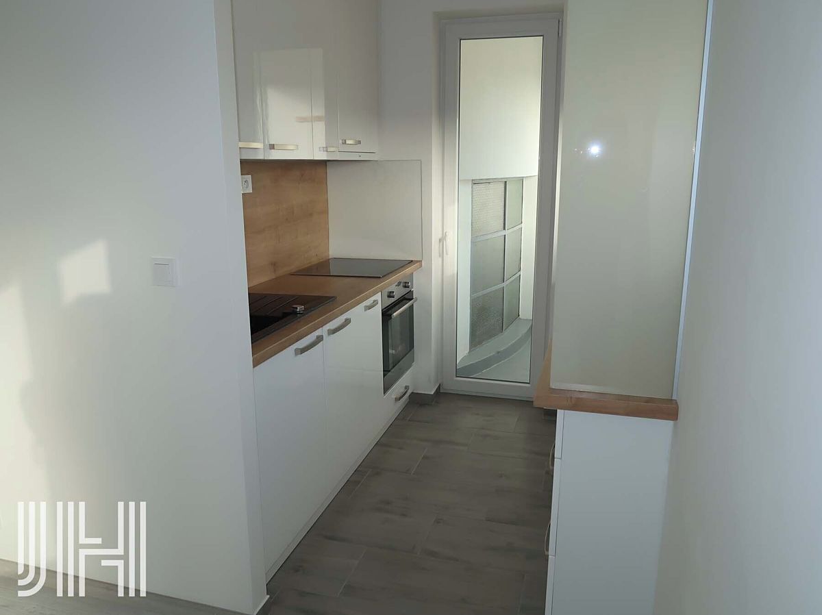 Pronájem bytu 2+kk 43 m² – fotografie 3