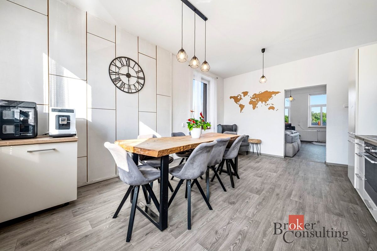 Prodej rodinného domu 302 m², pozemek 601 m² – fotografie 3