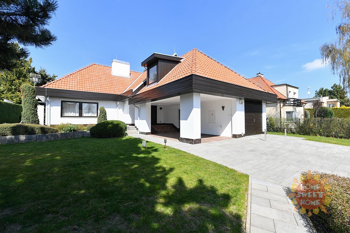 Pronájem rodinného domu 417 m², pozemek 1208 m², Praha – fotka 1 z 3