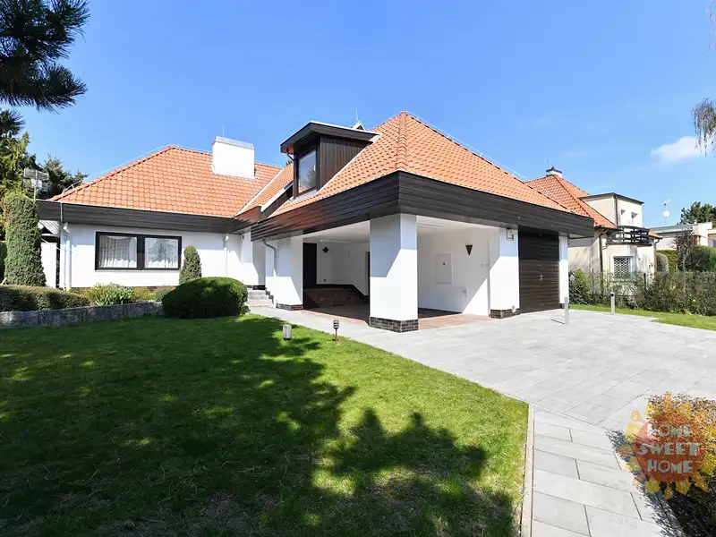 Pronájem rodinného domu 417 m², pozemek 1208 m², Praha – náhled fotky 1
