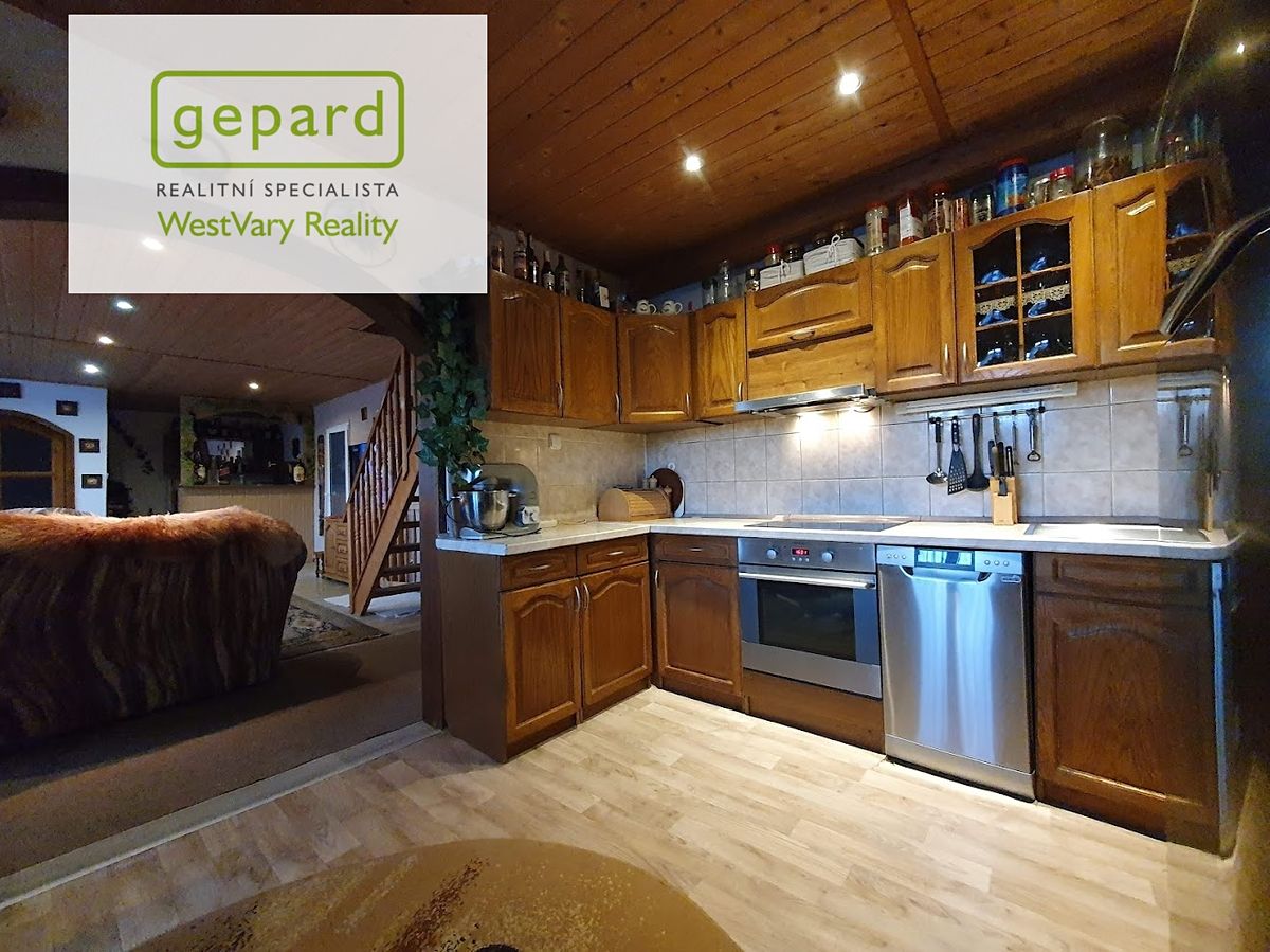 Prodej rodinného domu 250 m², pozemek 738 m² – fotografie 5