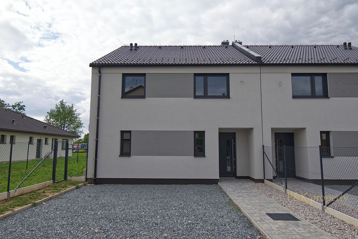 Prodej rodinného domu 143 m², pozemek 412 m² – fotografie 2