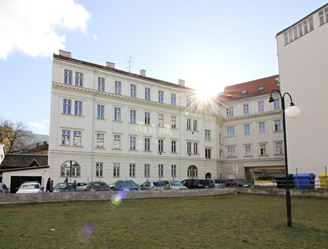 Pronájem garážového stání 16 m² – fotografie 2