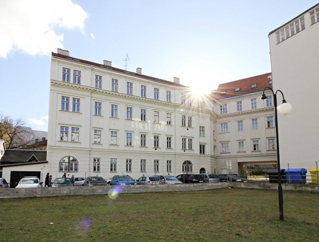 Нерухомість в оренду, 16 м² (2 з 3)