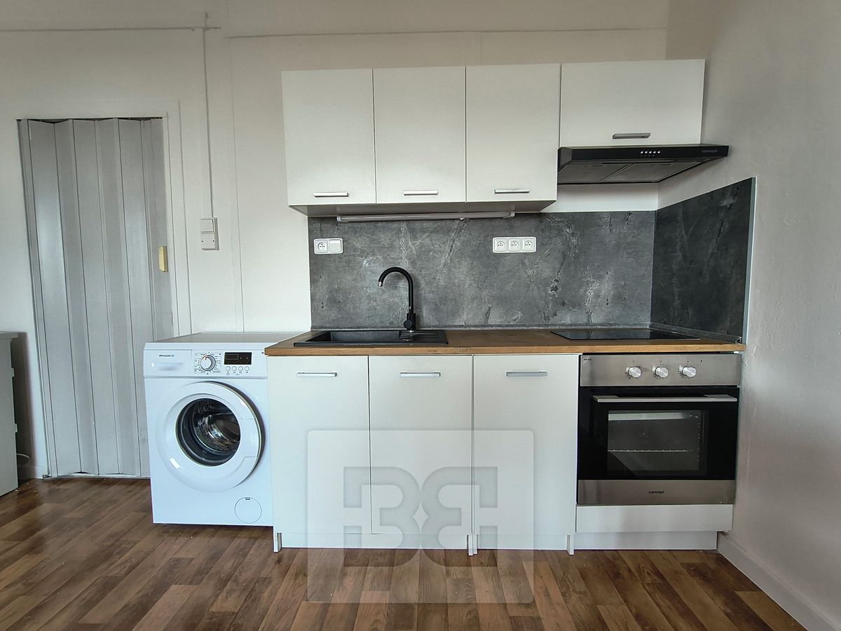 Pronájem bytu 1+kk 33 m²