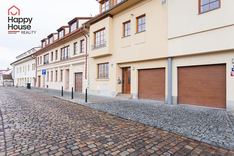 Pronájem rodinného domu 290 m², pozemek 550 m² – fotografie 2