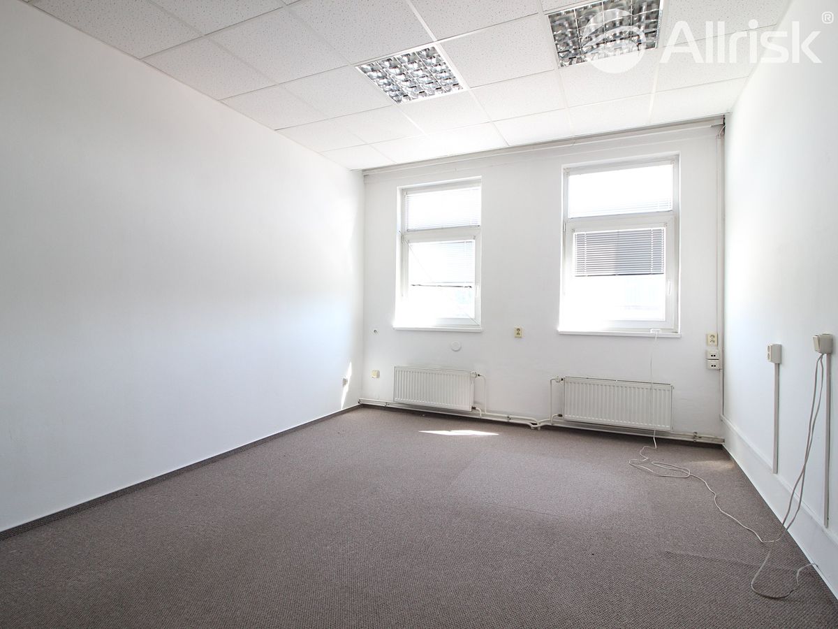 Pronájem kanceláře 235 m² – fotografie 5