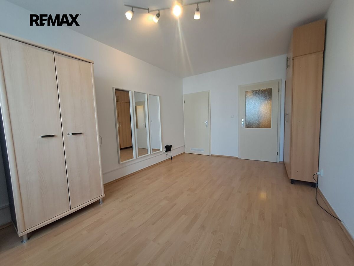 Pronájem bytu 2+1 77 m² – fotografie 3
