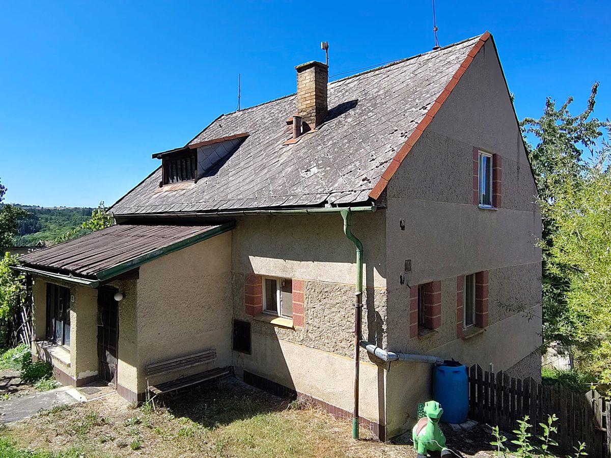 Prodej rodinného domu 220 m², pozemek 923 m² – fotografie 2