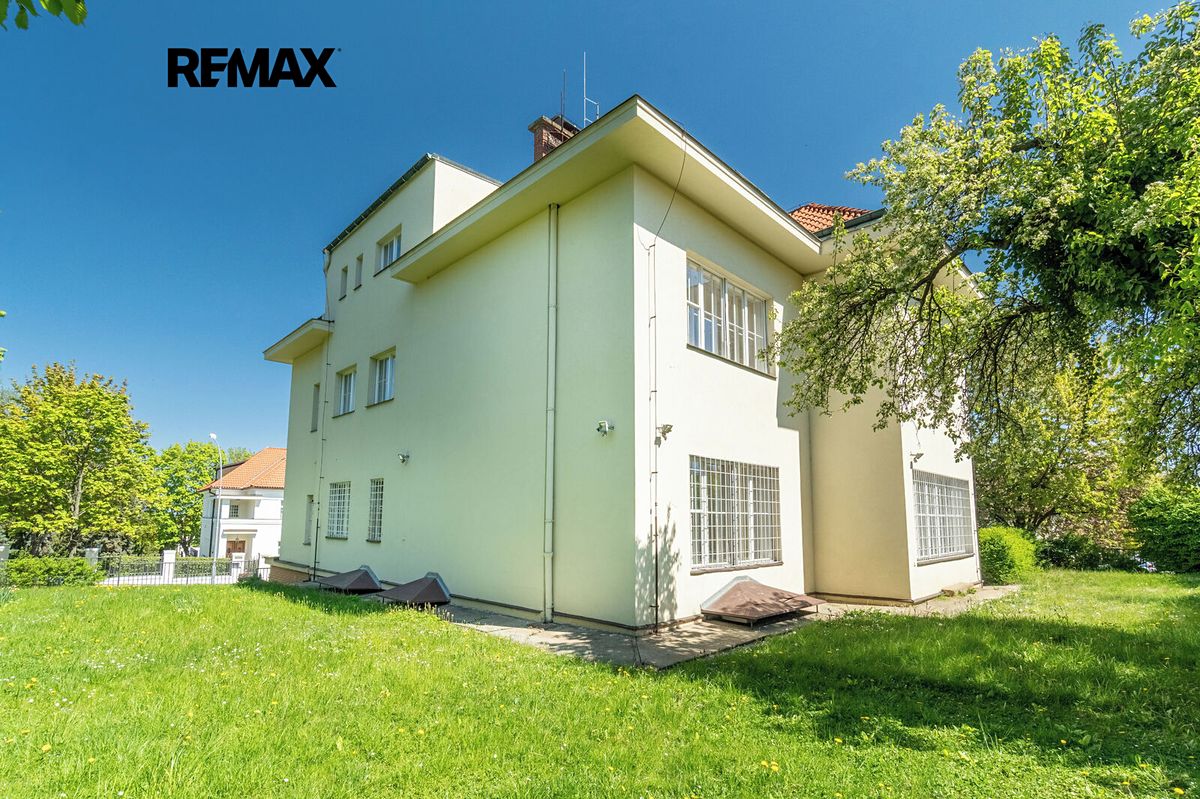 Prodej vily 564 m², pozemek 1325 m² – fotografie 2