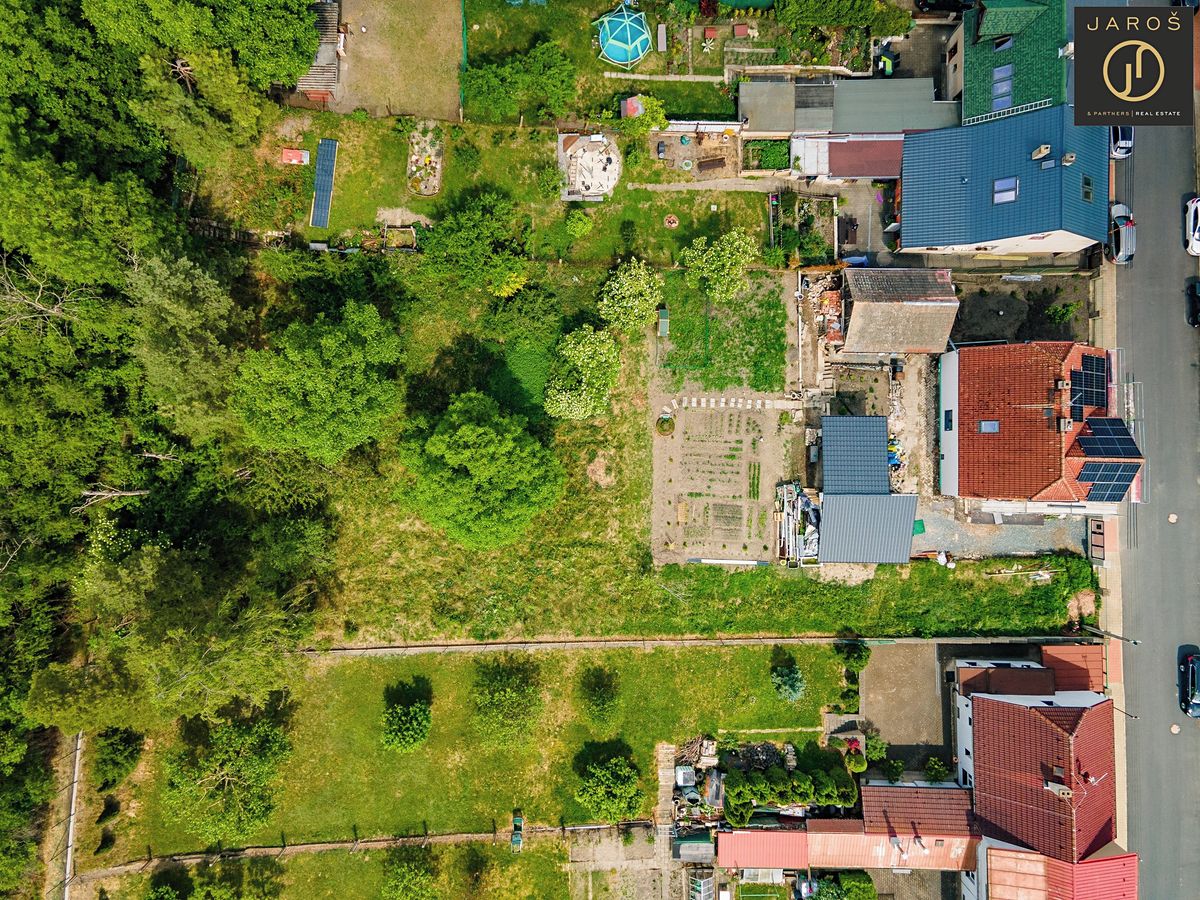 Prodej stavebního pozemku 979 m² – fotografie 2