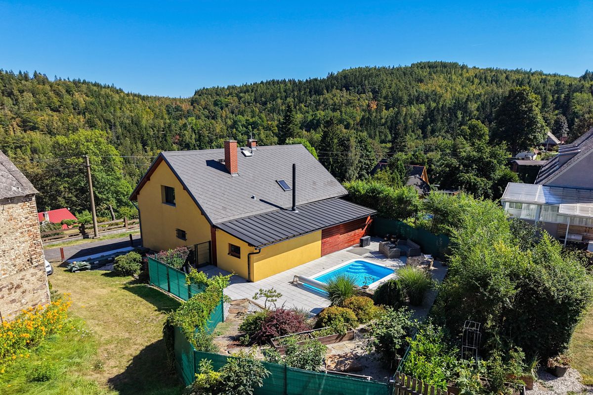 Prodej rodinného domu 200 m², pozemek 1800 m²