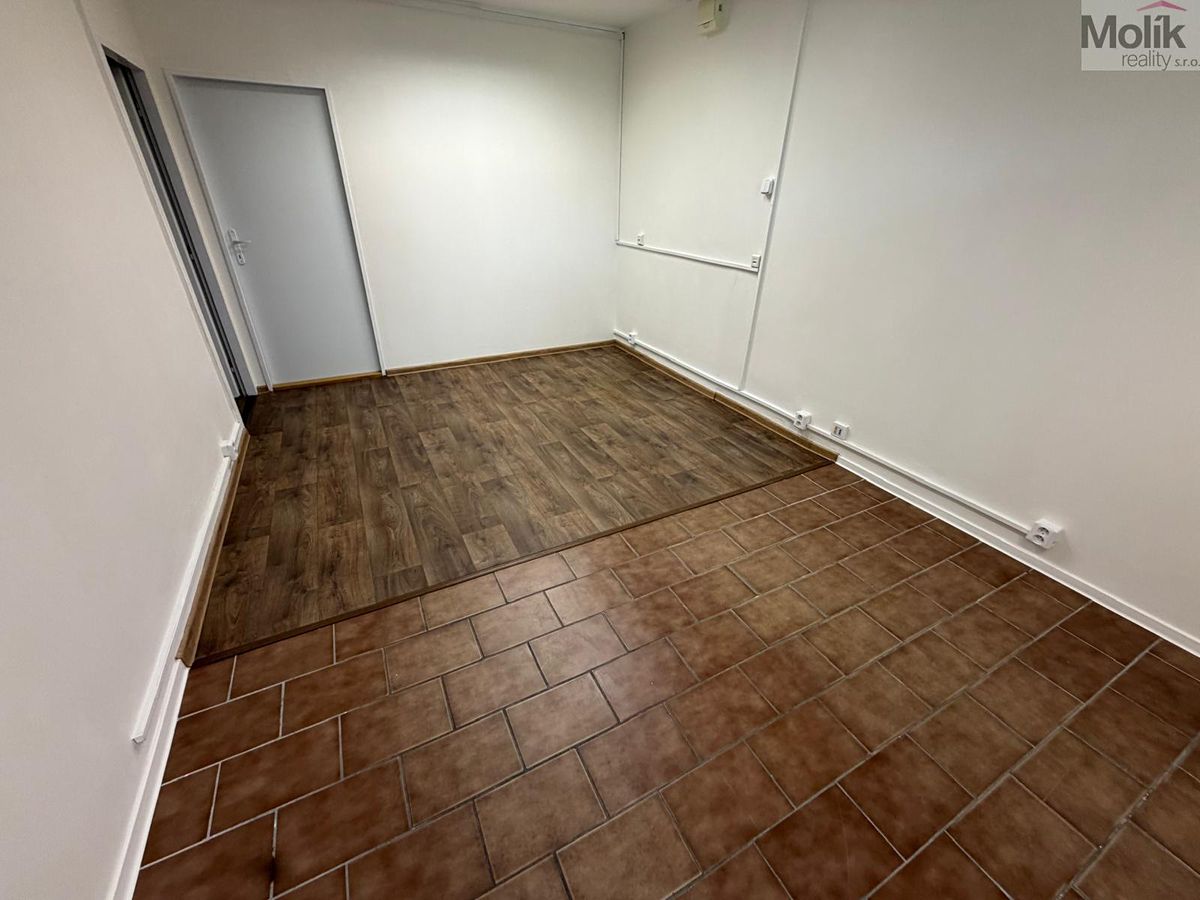 Pronájem kanceláře 55 m² – fotografie 2