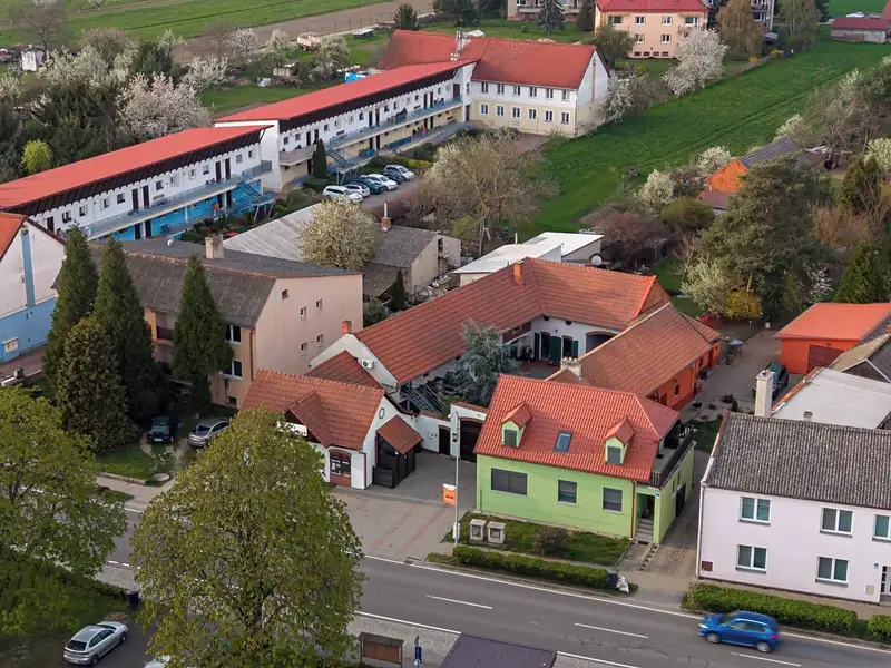 Prodej rodinného domu 470 m², pozemek 3686 m², Troubky – náhled fotky 1