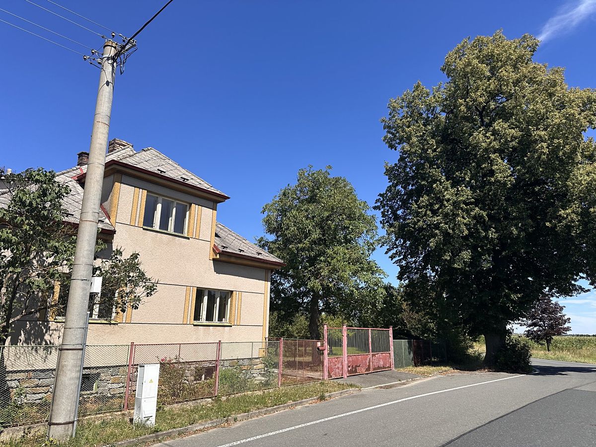 Prodej rodinného domu 180 m², pozemek 1799 m² – fotografie 2