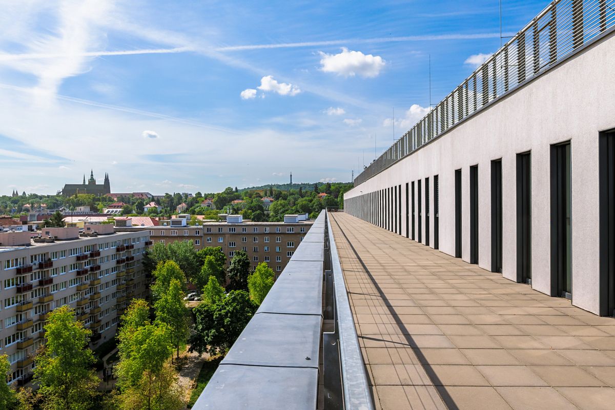Pronájem kanceláře 1751 m² – fotografie 2